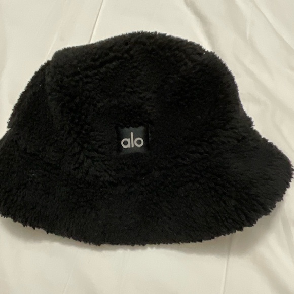 ALO Yoga Accessories - ALO Yoga Cozy Black Bucket Hat